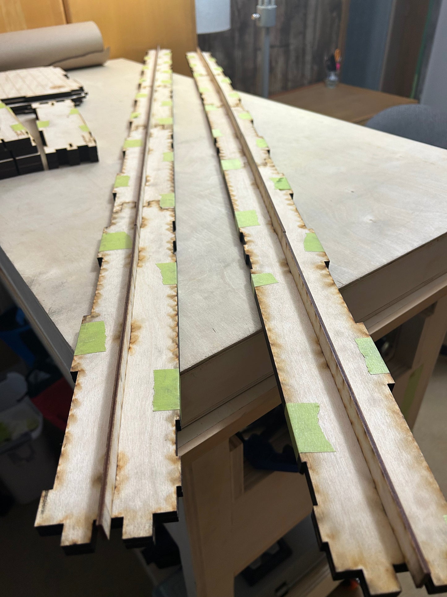 Main girders have spline gussets running lengthwise along their inside edges.